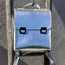 Silberner Rucksack